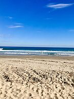 2-bed Apartment 10 min Drive to the Beach!