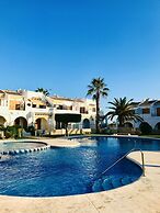 2-bed Apartment 10 min Drive to the Beach!