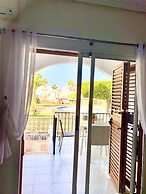 2-bed Apartment 10 min Drive to the Beach!