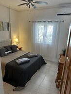 2-bed Apartment 10 min Drive to the Beach!