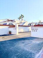 2-bed Apartment 10 min Drive to the Beach!