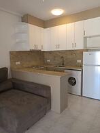 2-bed Apartment 10 min Drive to the Beach!