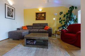 Apartments Dolloree