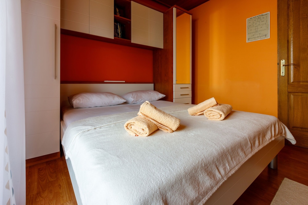 Apartments Dolloree