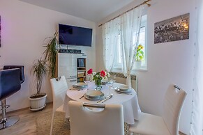 Apartments Dolloree