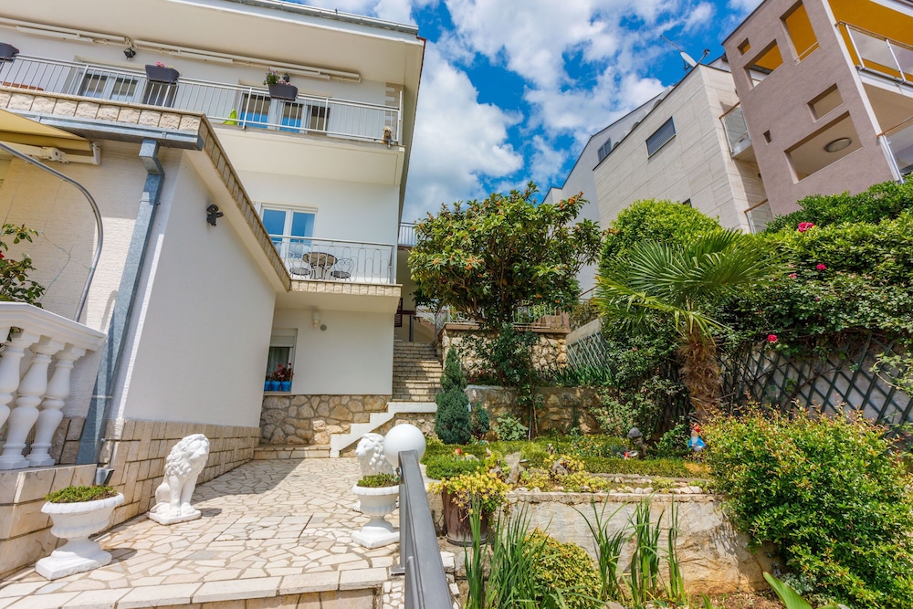 Apartments Lory