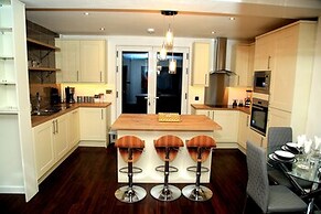 A Modern, Comfy Newly Remodeled 2bd House