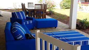 Villa de Colores 3 Rooms 5 King Beds