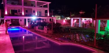 Villa de Colores 3 Rooms 5 King Beds