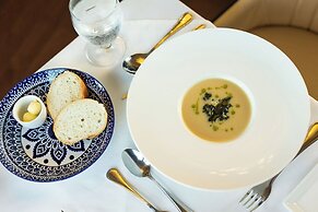 Pendray Inn & Tea House