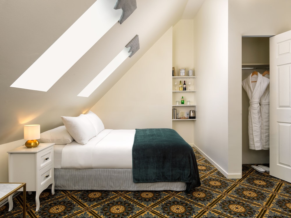 Pendray Inn & Tea House