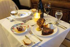 Pendray Inn & Tea House