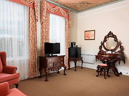 Pendray Inn & Tea House