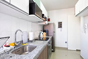 Ur Place Rentals - Modern 3bdrm, Swimming Pool And Gym