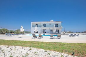 Villa Sienna, Fabulous 6bdr Protaras Villa