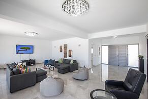 Villa Sienna, Fabulous 6bdr Protaras Villa