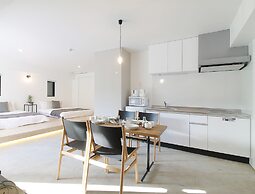 bHotel