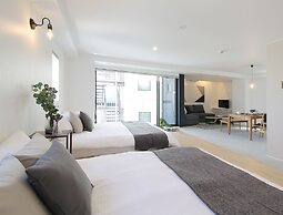 bHotel