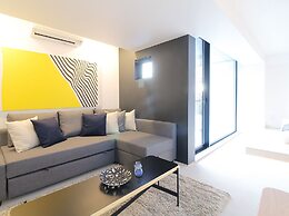 bHotel