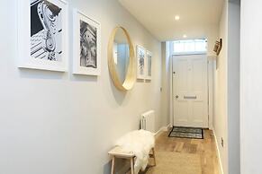 JOIVY Vibrant City Centre 2-bed Apt.