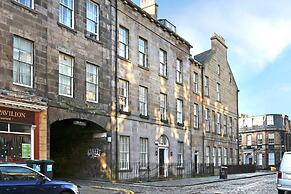 JOIVY Vibrant City Centre 2-bed Apt.