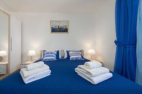 Blue Harmony Sea View Apartment