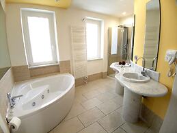 Le Village Sarzana