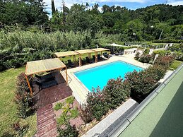 Le Village Sarzana