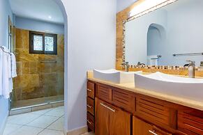 Ocean-View 2-BD Condo with Pool