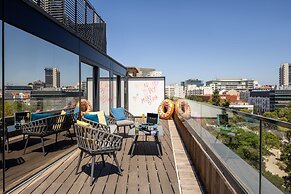 Moxy Lisbon City