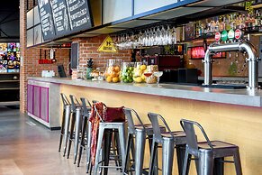 Moxy Lisbon City