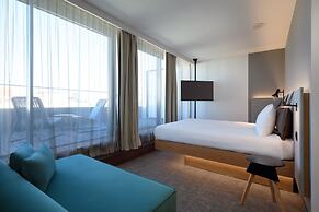 Moxy Lisbon City