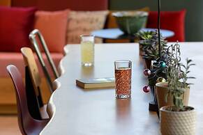 Moxy Lisbon City