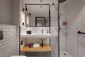 Moxy Lisbon City