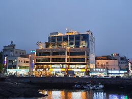 Owl Hotel