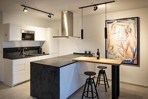 Home & Work Apartments