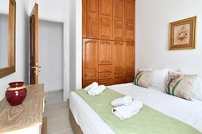 Hara Studios and Apartments