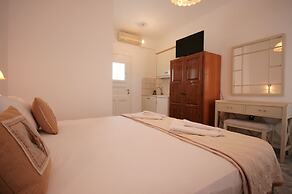 Hara Studios and Apartments