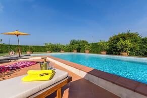 Villa Pallina With Pool