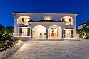 Aigli Villa