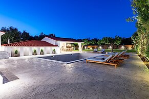 Aigli Villa