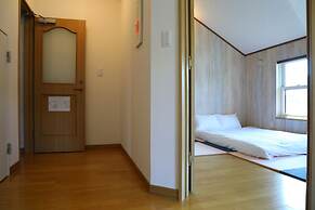Donguri House
