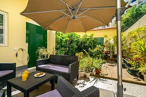 Alameda Patio Hideaway