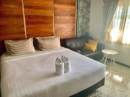 Forest Bungalows & Mama's Restaurant