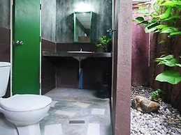 Forest Bungalows & Mama's Restaurant