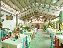 Forest Bungalows & Mama's Restaurant