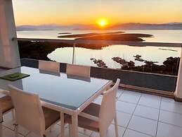 2 Bed Penthouse Apartment With Stunning Sea View
