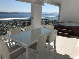 2 Bed Penthouse Apartment With Stunning Sea View