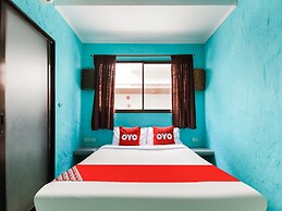 OYO 1103 Pirates House Hotel