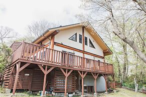 Izu House Luxury Log with Cozy Fireplace